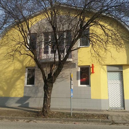 Hradna 9A Apartment Nove Zamky Bagian luar foto