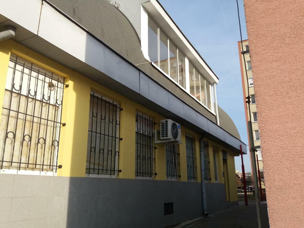 Hradna 9A Apartment Nove Zamky Bagian luar foto