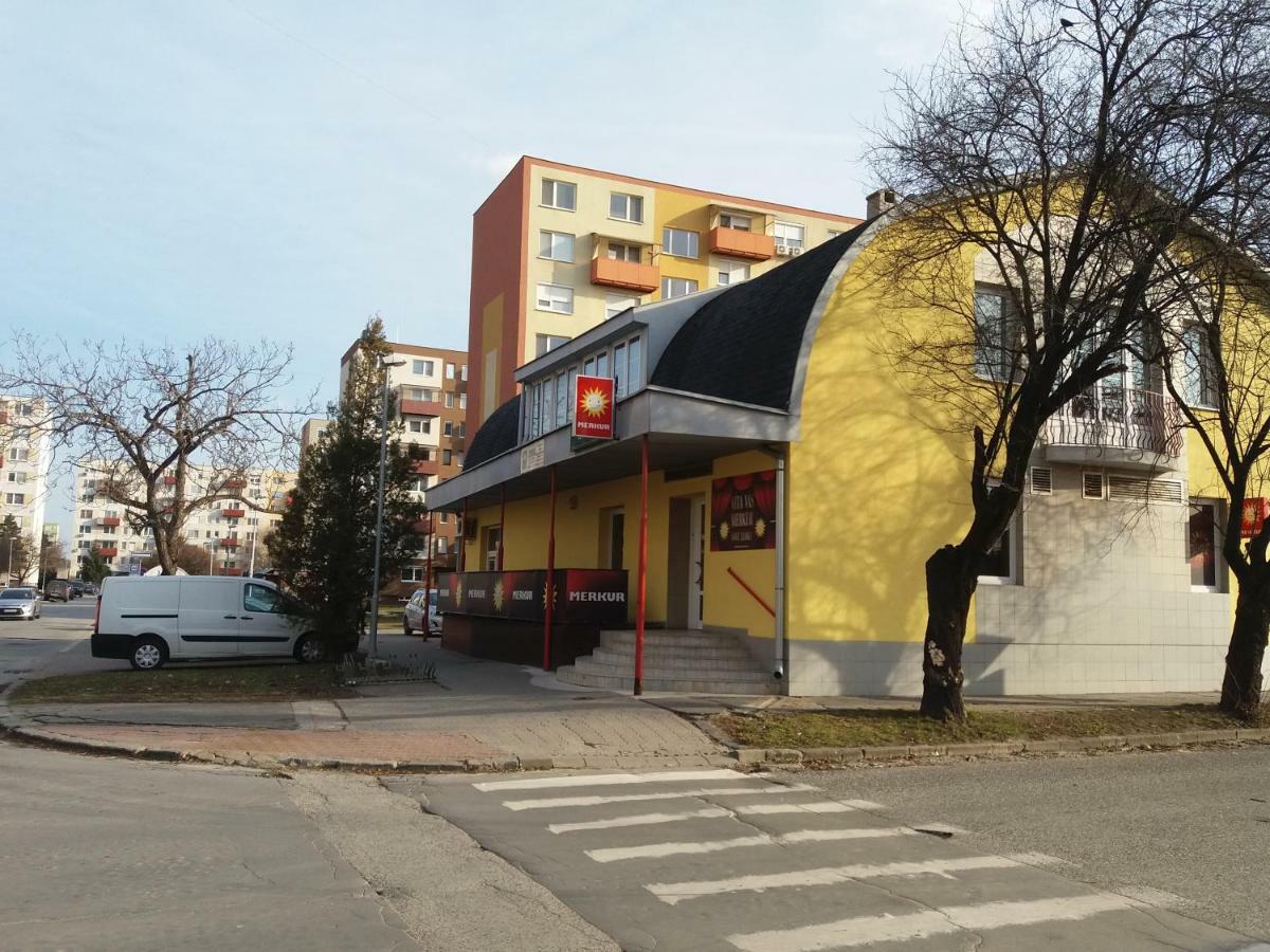 Hradna 9A Apartment Nove Zamky Bagian luar foto