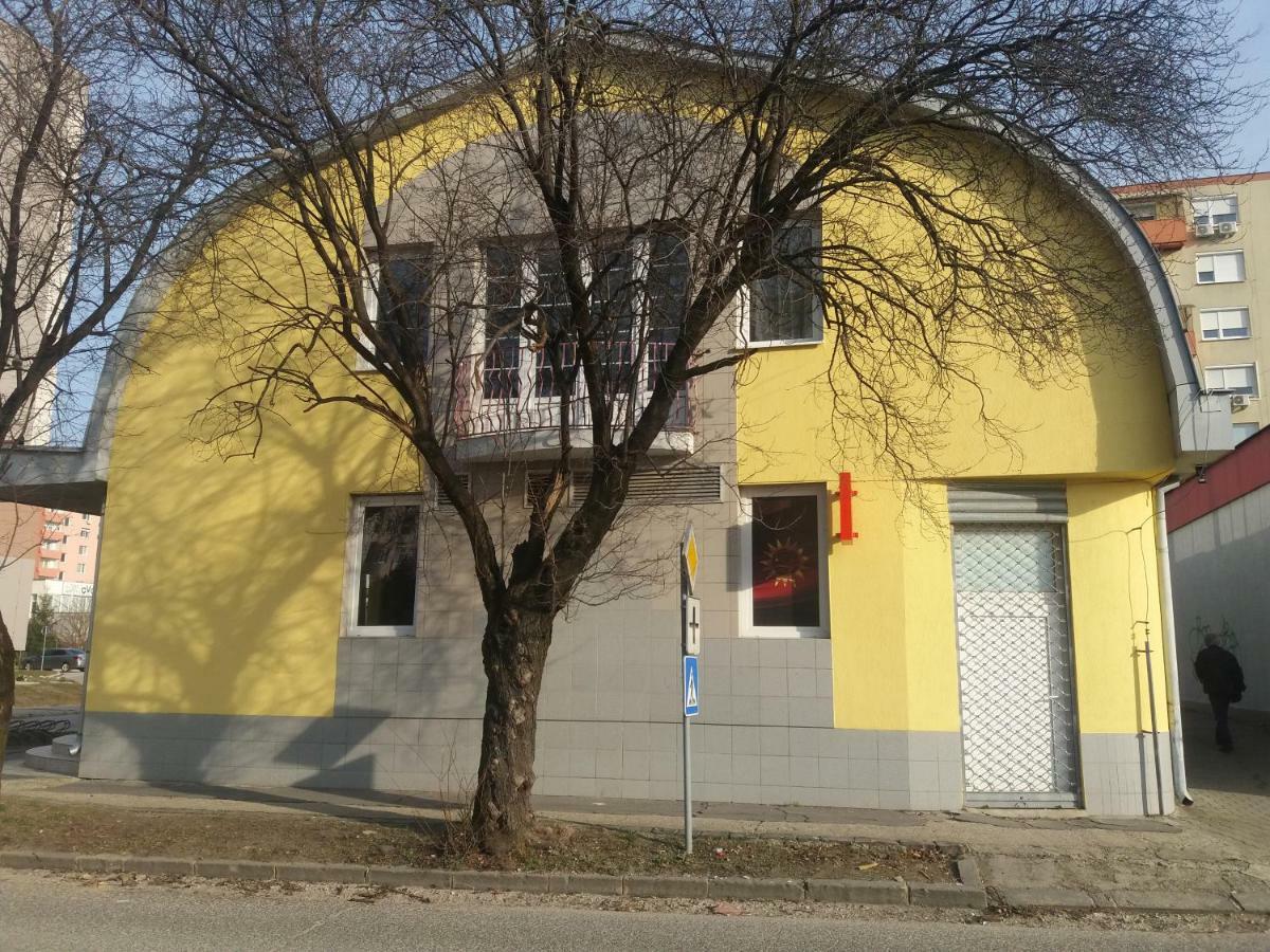 Hradna 9A Apartment Nove Zamky Bagian luar foto