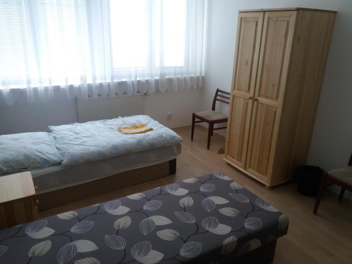 Hradna 9A Apartment Nove Zamky Bagian luar foto