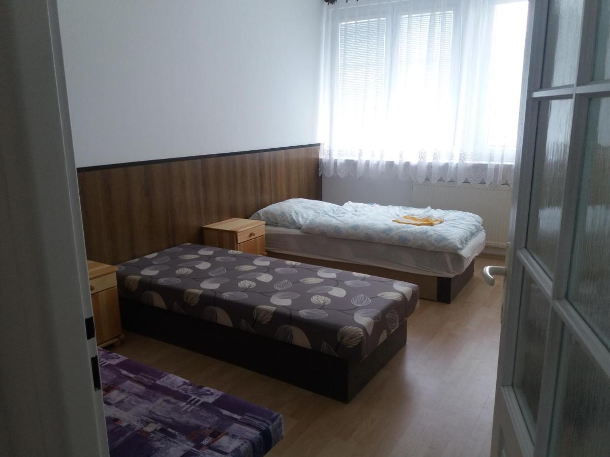 Hradna 9A Apartment Nove Zamky Bagian luar foto